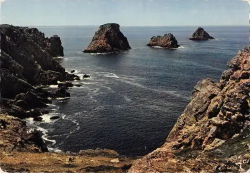 BR71158 camaret sur mer les tas de pois a la pointe de pen hir france