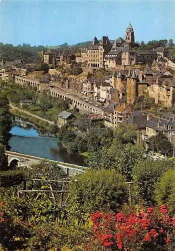 BR54696 Uzerche qui a maison france
