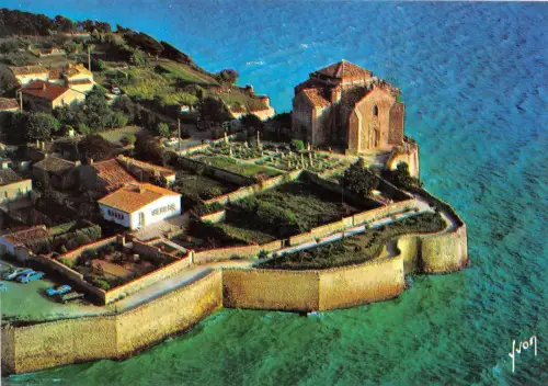 BR31159 Talmont a droite l Eglise romane france