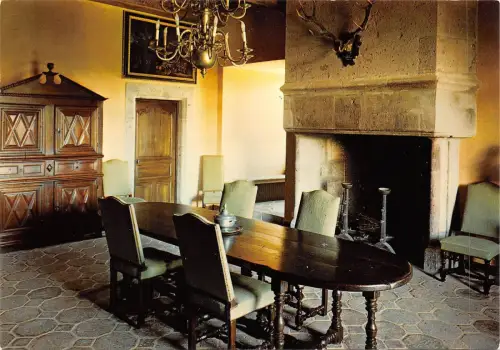 BF155 salle a manger orcival chateau de cordes auvergne France