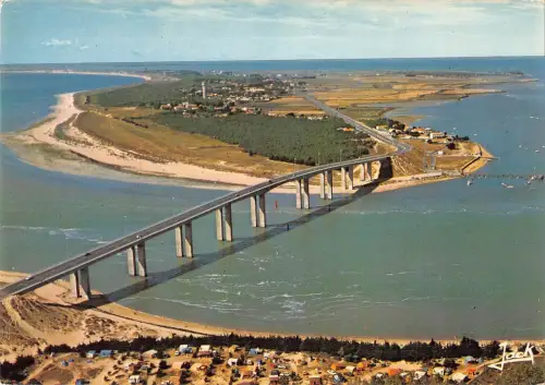 BT7751 Le poont reliant fromentine a la pointe de la fosse extremite France