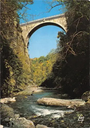 BR76791 Pyrenäen Le Pont Napoleon A Saint Sauveur Frankreich