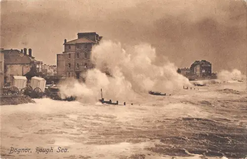 uk13413 rough sea bognor uk