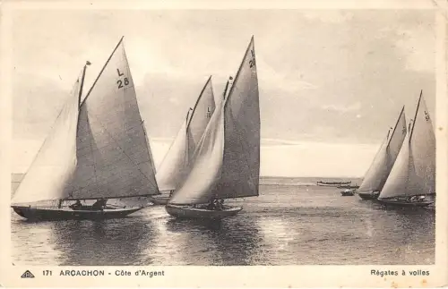 B38758 Arcachon Cote d Argent Regates a Volles Bateoux france