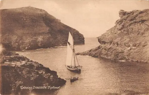 BR96421 Einfahrt Boscastle Harbour UK