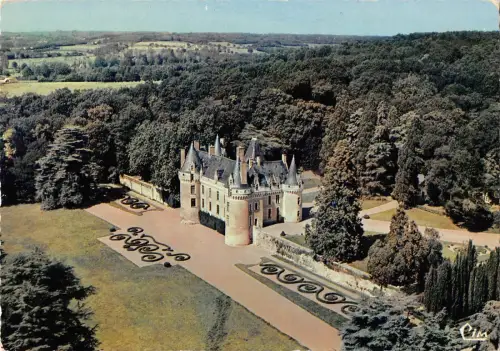 BT5007 Luche Prince vue aerienne chateau de gallerande France
