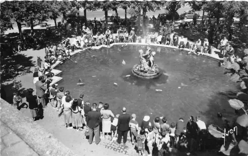 BF30290 la barboule puy de dome le jet d eau france