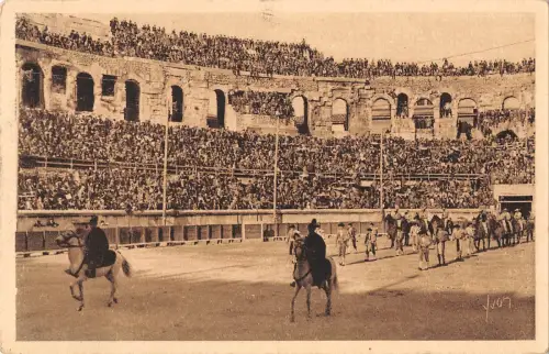 BF6462 nimes les arenes un jour de corrida horses le pa france Frankreich