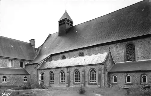 BR19301 l eglise et le preau Valognes Frankreich