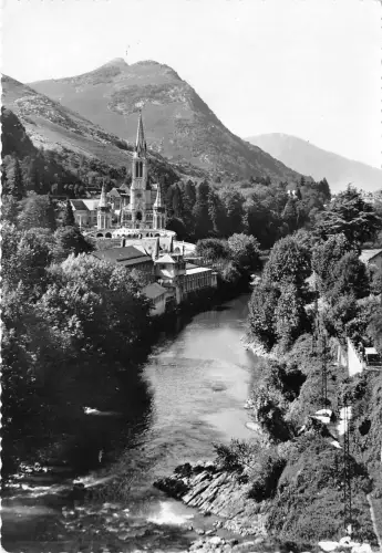 BR20716 Basilique le gab Lourdes Frankreich