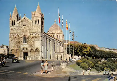 BR30521 Chateaux et sites des Charentes la cathedrale st pierre d Angouleme