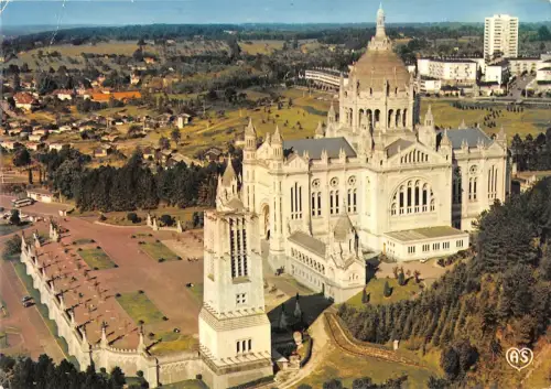 BT7686 Lisieux la basilique France