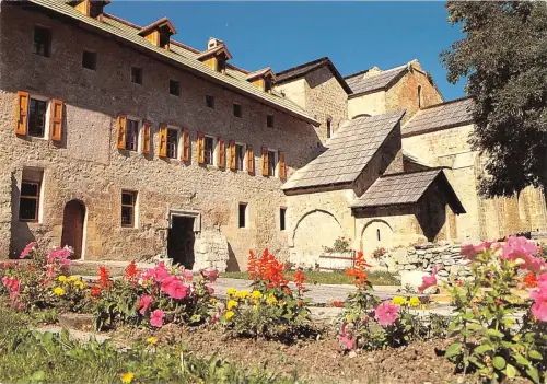 BT10187 abbaye romane chalaisienne de coscodon crots embrun France