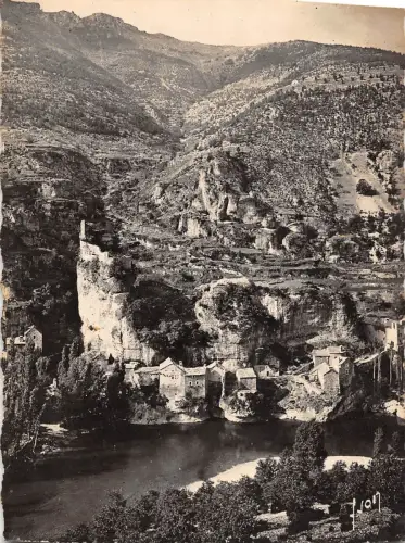 BR49440 Casyelbourg le village et les ruines du chateau Frankreich