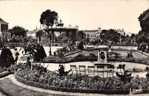 BR48029 Angers le jardin du mail Frankreich