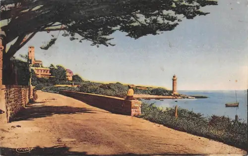 BR48972 Benodet l estuiare et le petit phare Frankreich