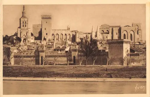 BT14427 Le palais des papes vu de la rive droite du rhone Avign France