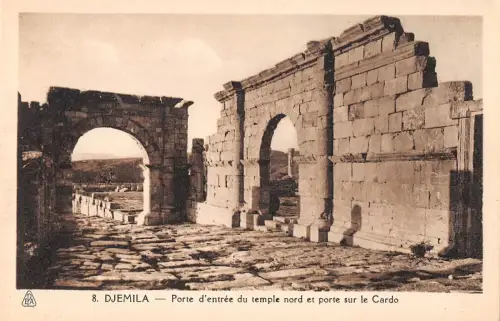 BR46191 Porte d entree du temple nord et porte sur le cardo Djemila Algerien