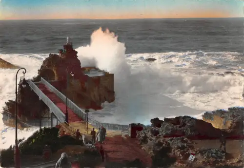 BT4017 Biarritz le rocher de la vierge par tempete France