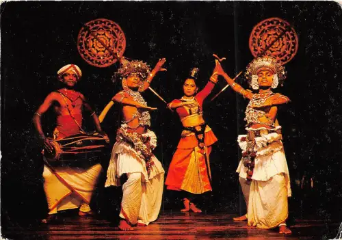BR30901 Traditional Dancers Kandy Folkloretänze Sri Lanka
