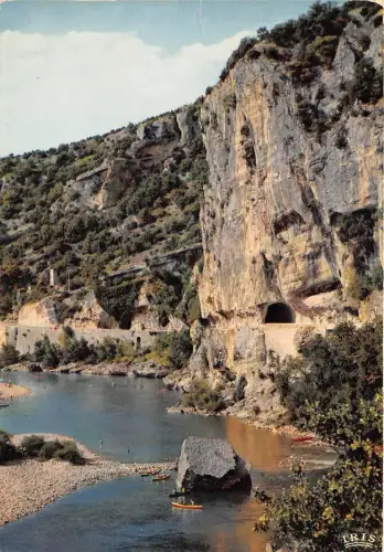 BR25729 Ardenche Les Gorges entre Vallon et Pont D arc 2 scans france