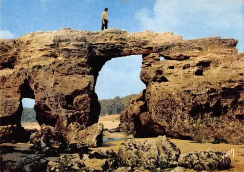 BT8196 Saint palais sur mer le pont de diabble France