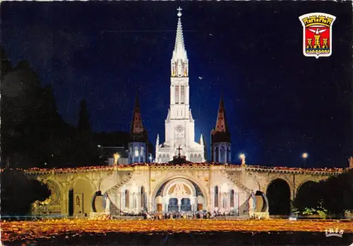 BT4324 Lourdes La basilique illuminee France