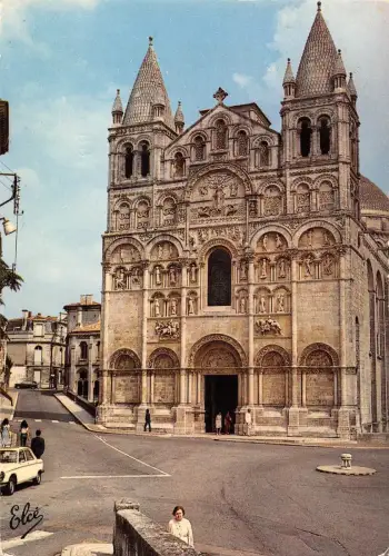 BT10801 angouleme la facade de la cathedrale France