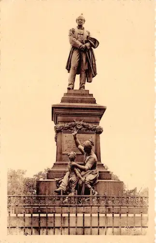 B94725 le creusot statue de m schneider frankreich