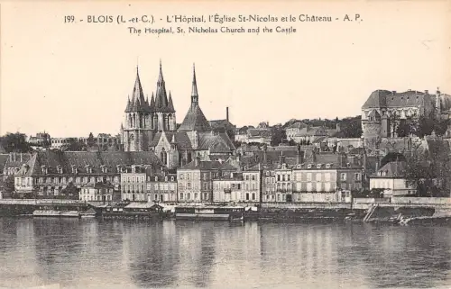 BR72606 blois l hopital l eglise st nicolas et le chateau france