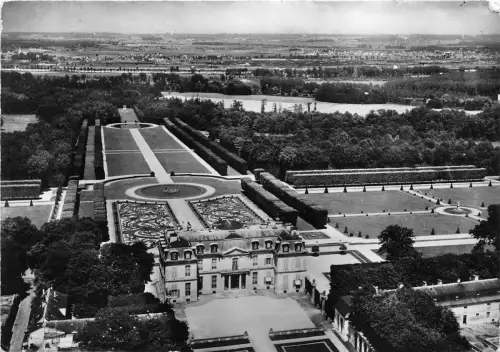 BR18617 Champs le Chtaeau et les jardins france