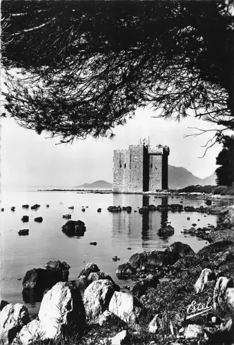 BR53082 Ile Siant Honorat le chateau France