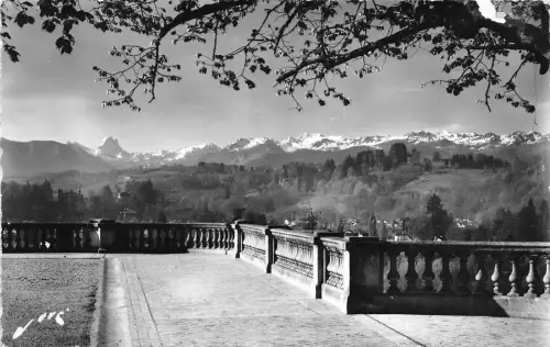 BR39406 Sur le boulevard des pyrenees Pau france