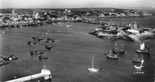 BR57247 le petit Port de peche camaret 14x7cm Frankreich