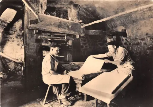 BR18170 ambert le levage des feuilles blanche s france