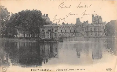BR72133 fontainebleau l etang des carpes et le palais france