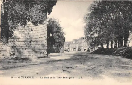 BR78361 guerande le mail et la tour saint jean france