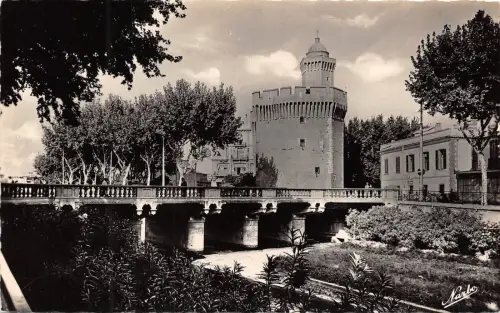 BR7072 Perpignan Le Castillet et le Pont sur la Basse france
