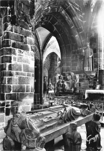 BR5559 Locronan le Tombeau de Saint Ronan france
