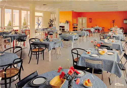 BR30118 Le Chateau du tillet Cires le Mello la salle a manger France