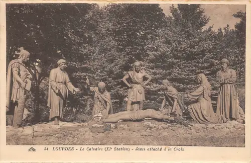 BR41561 Jesus Attache a l croix le calvaire Lourdes Frankreich