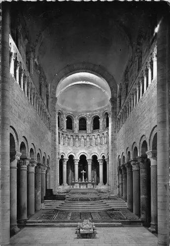 BR19005 Basilique de Saint Benoit sur Loire le Sanctuare illumine france