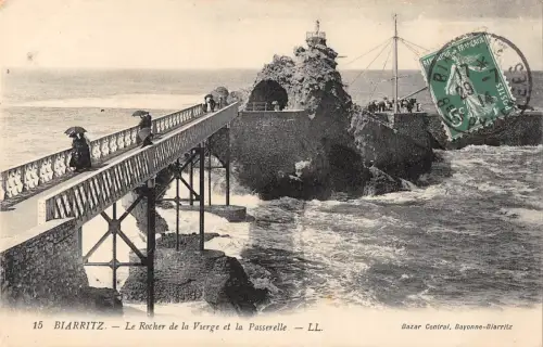 BR72761 le rocher de la vierge et la passerelle biarritz france