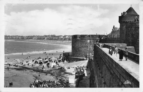BR48207 Saint malo les remparts le chateu et la plage des bains Frankreich