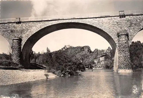 BR17620 Amialet vus par dessous le pont routier d ambialet france