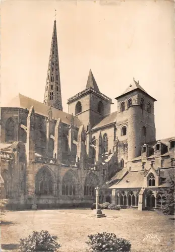 BR48615 Treguier le cloitre et la cathedrale Frankreich