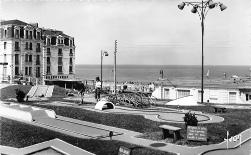 BR28669 Houlgate le golf miniatire france