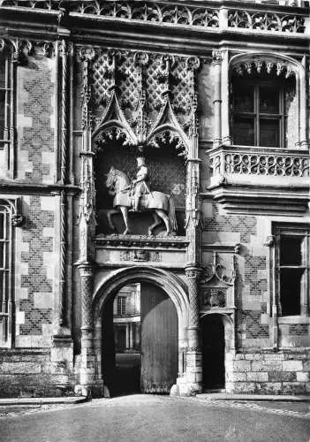 BR7847 Le Chateau de Blois L Entree du Chateau Postkarte Frankreich