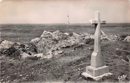 BR12373 Cap de la Hague Le phare de Goury et la Croix du Vaudemiere france