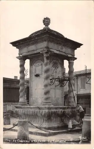 BR53962 le chateau d Oleron la fontaine Frankreich